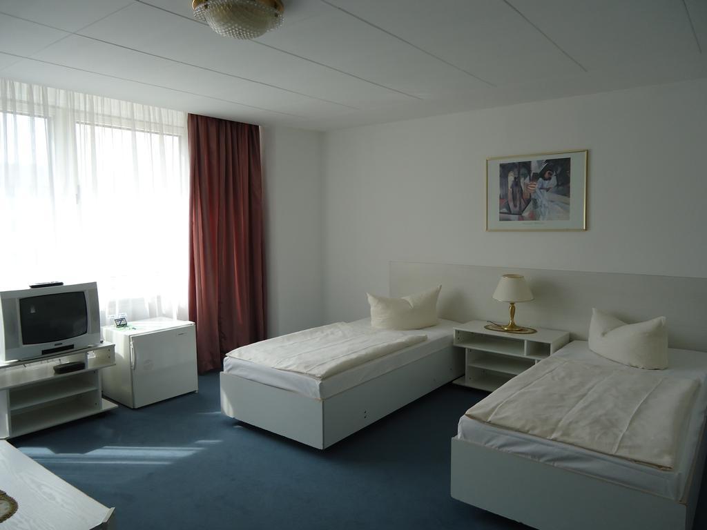Hotel Kubrat Am Checkpoint Charlie Берлин Стая снимка