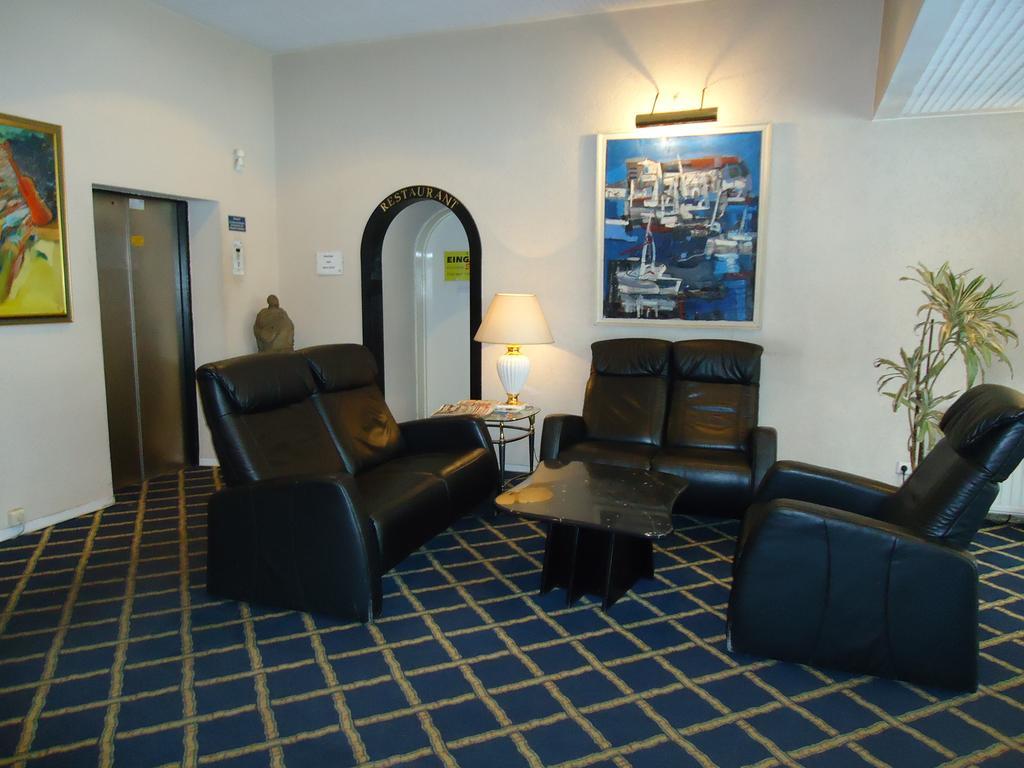 Hotel Kubrat Am Checkpoint Charlie Берлин Екстериор снимка