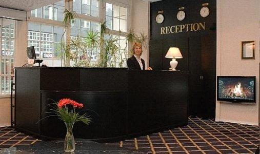 Hotel Kubrat Am Checkpoint Charlie Берлин Интериор снимка